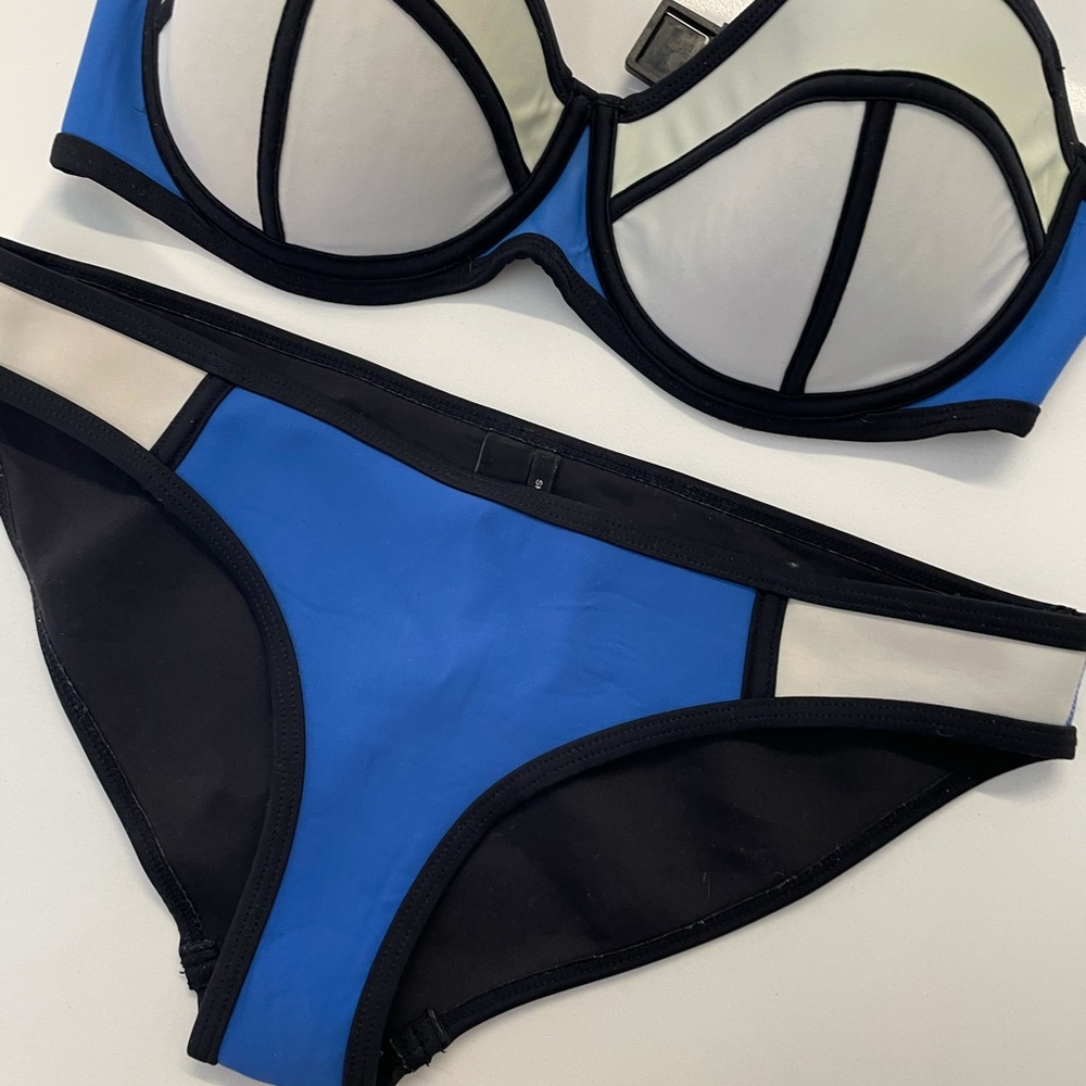 Triangle Bikini Set - Picture 2 of 4